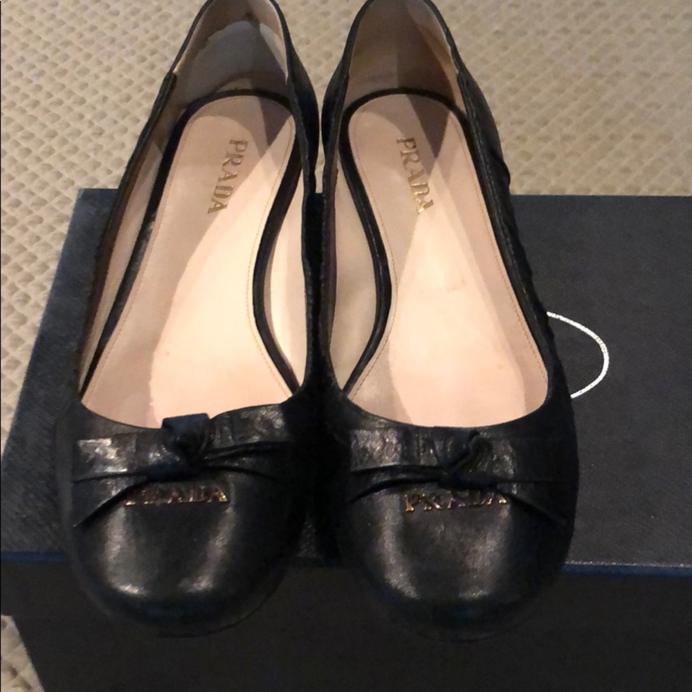 Black ballet flat with bow